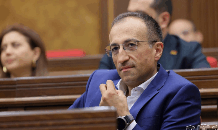 Arsen Torosyany Lav lur e haytnel