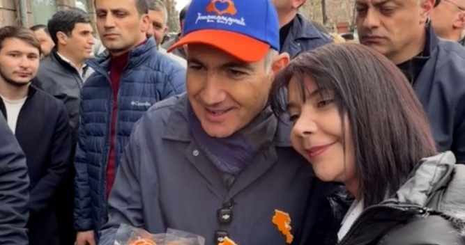 Мальчики бегают за мной, я бегаю за вами по всему городу: женщина Пашиняну (Video)