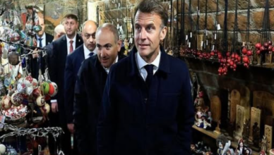 После вчерашней прогулки по Еревану, посмотрите, куда ходили Макрон и Пашинян.