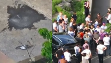 Гражданин облил полицейских водой из сумки.