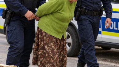 Part 2 :En el puesto de verduras, un agente de policía notó un detalle que lo cambió todo.